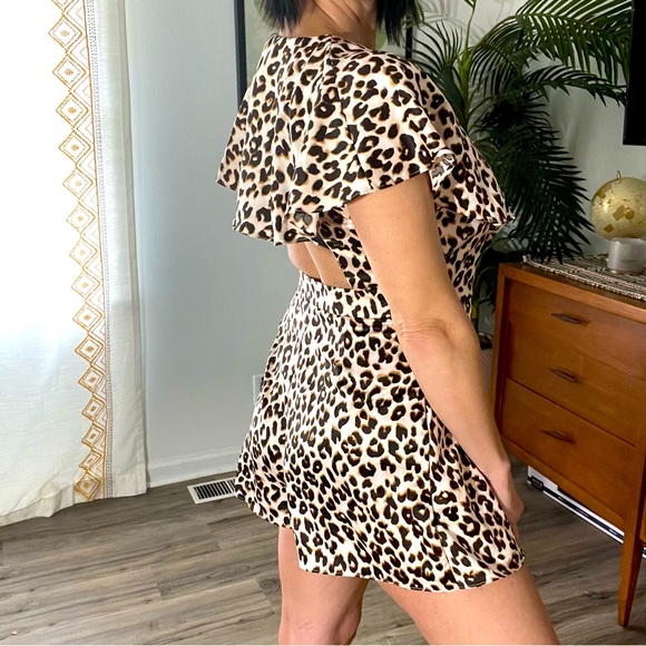 Do + Be Leopard Romper Shirts, Wrap Style Size: Medium, NWT!! - Picture 3 of 7